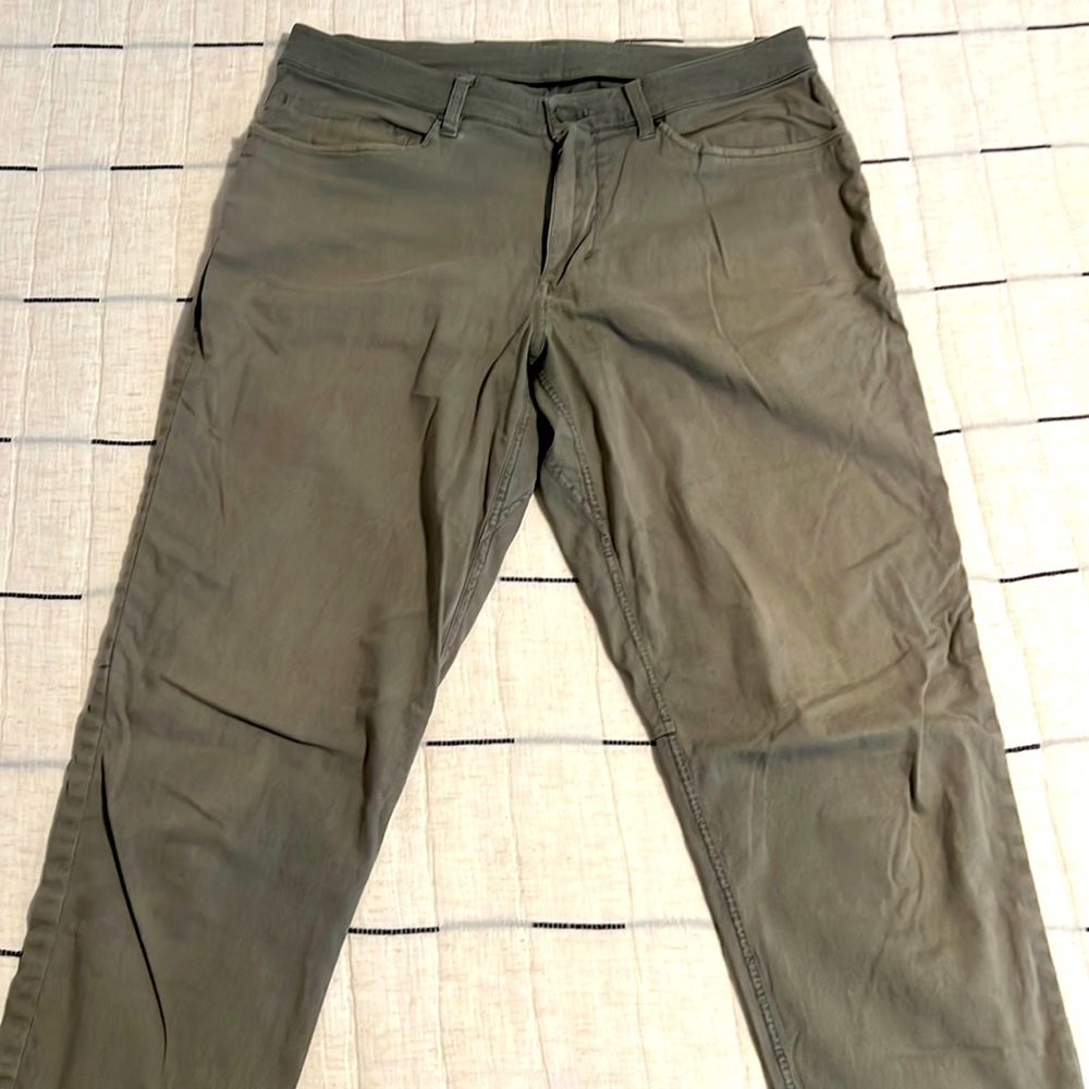 Lulu Lemon ABC pant in army green